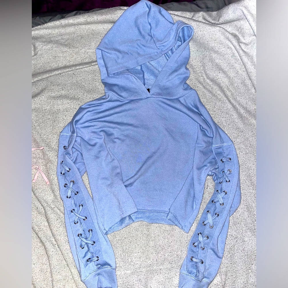Crop Powdered Blue Long Sleeve Hooded top